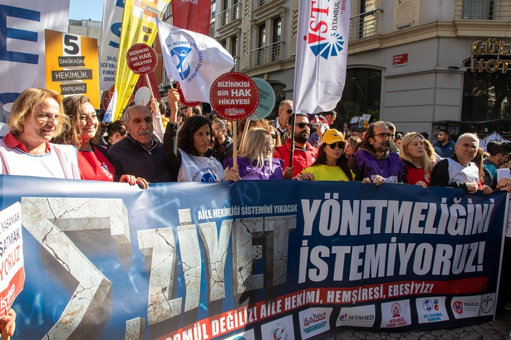 Hekimler ve sağlık çalışanları dört bir yandan haykırdı