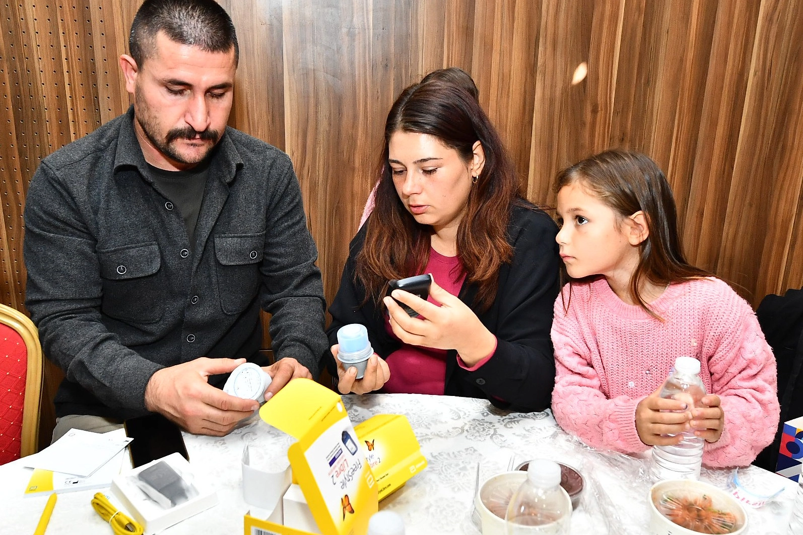 Büyükşehir’den diyabetli çocuklara şeker ölçüm cihazı dağıtıldı