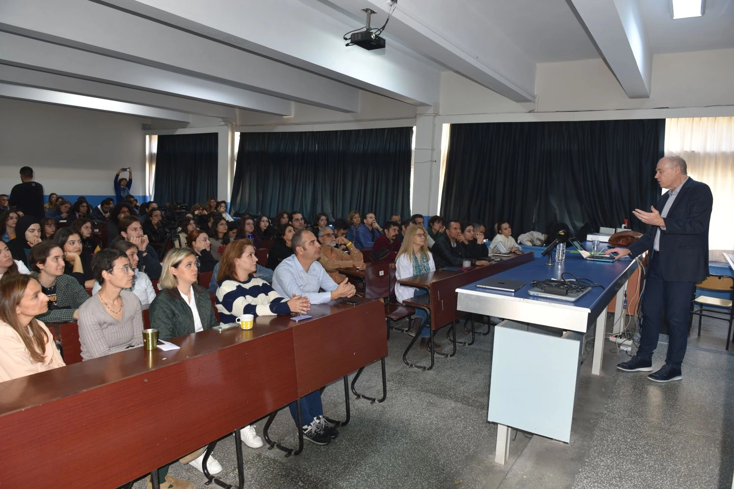 Dünyaca ünlü iklim bilimci Prof. Dr. Edouard Bard, Ege Üniversitesi'nde Akdeniz İklim Değişikliği üzerine konuştu