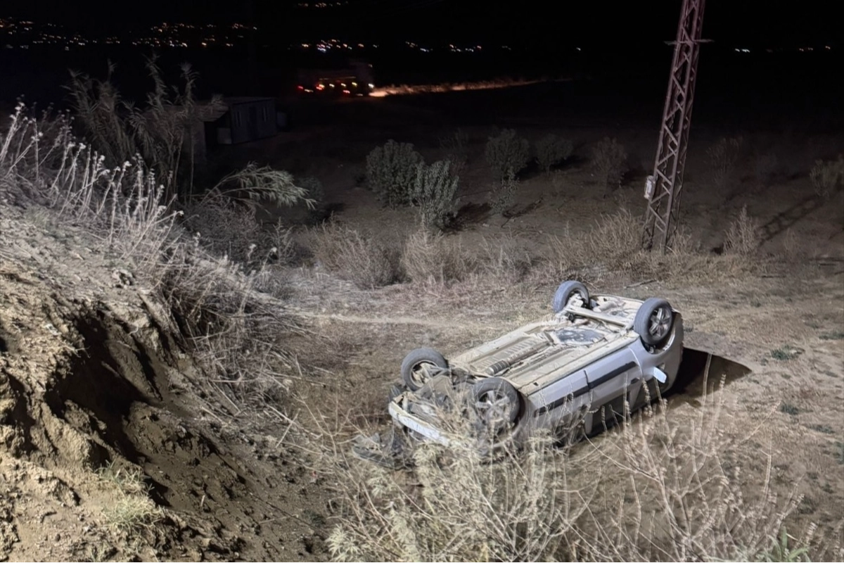 İzmir haber: Ödemiş'te bir otomobil şarampole yuvarlandı