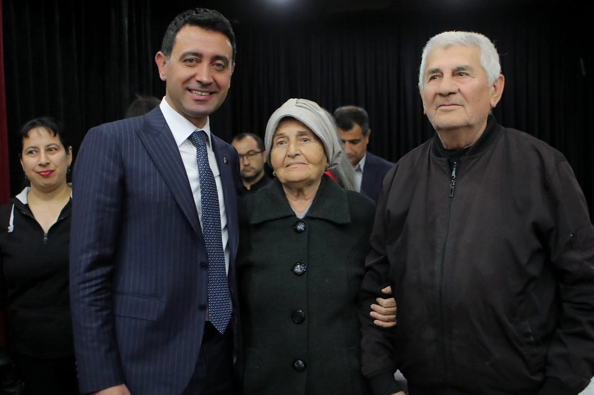 Başkan Önal, depremzedelerle buluştu haberinin görseli