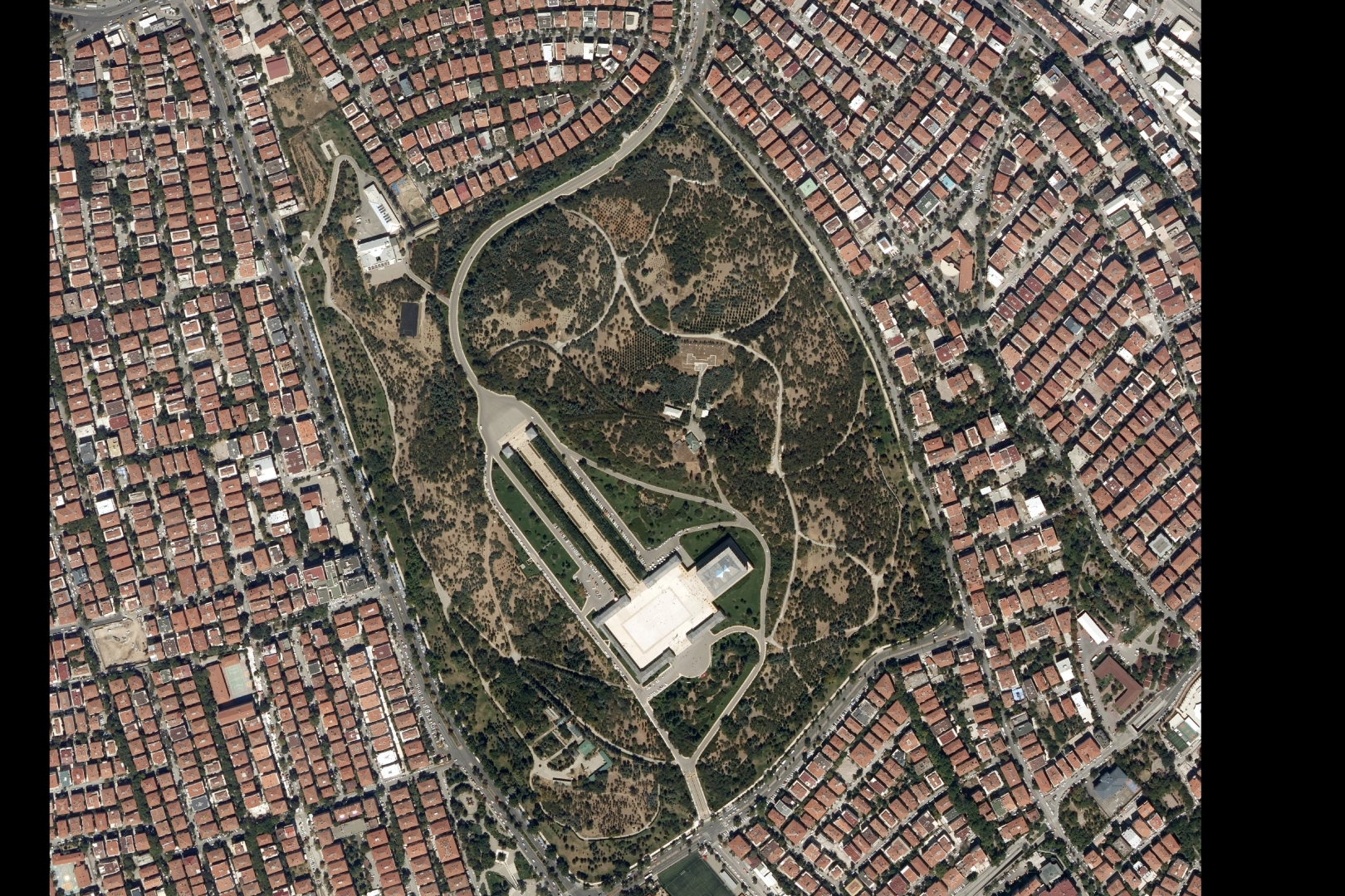 MSB Anıtkabir'in tarihten bugüne kadar havadan çekilmiş fotoğraflarını yayımladı haberinin görseli