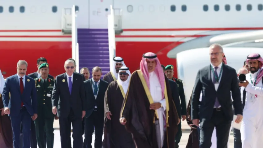 Cumhurbaşkanı Erdoğan, Suudi Arabistan'da resmi törenle karşılandı