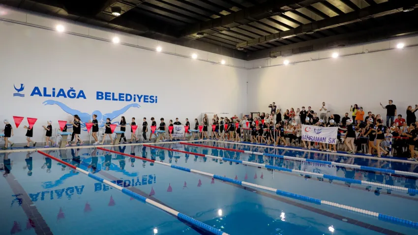 Aliağa’da Atatürk’ü Anma Yüzme Yarışması yapıldı