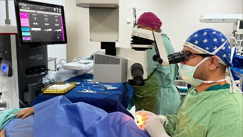 Çeşme Devlet Hastanesinde katarakt ameliyatı yapılıyor