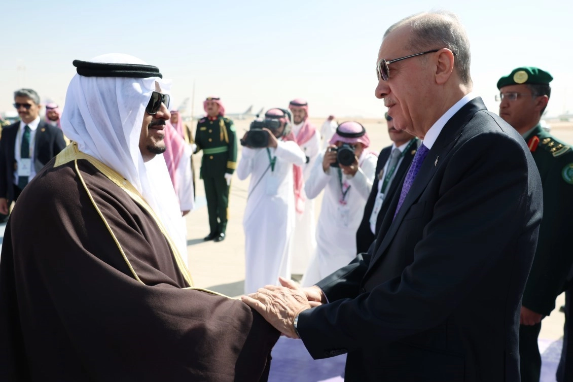 Cumhurbaşkanı Erdoğan, Suudi Arabistan'da resmi törenle karşılandı