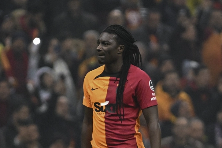 Fransız santrfor Bafetimbi Gomis futbol kariyerine son verdi