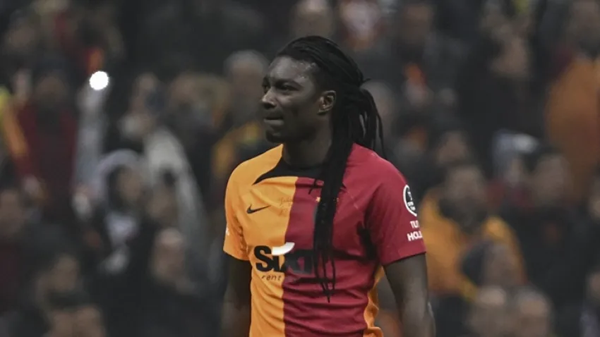 Fransız santrfor Bafetimbi Gomis futbol kariyerine son verdi haberinin görseli