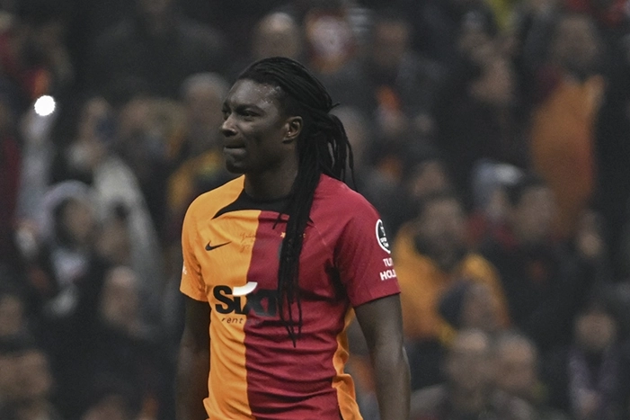 Galatasaray'ın eski yıldızı futbolu bıraktı! haberinin görseli