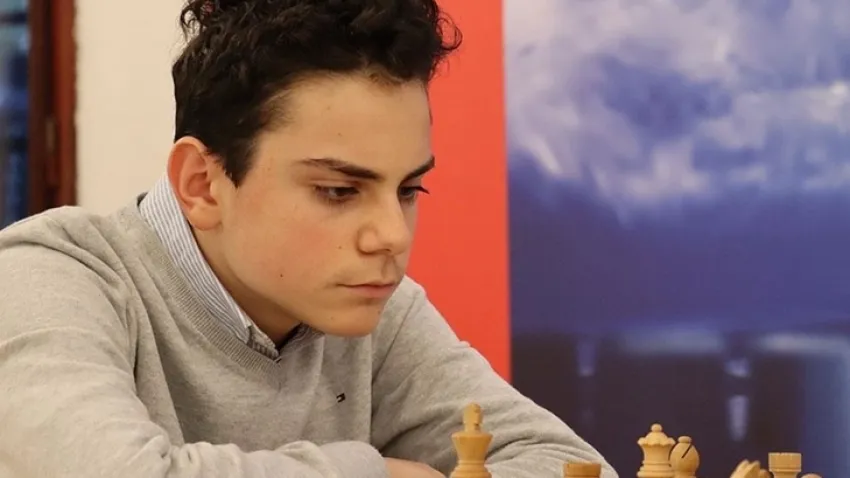 Genç satranç ustası Ediz Gürel dünya sıralamasında ilk 100’e girdi haberinin görseli