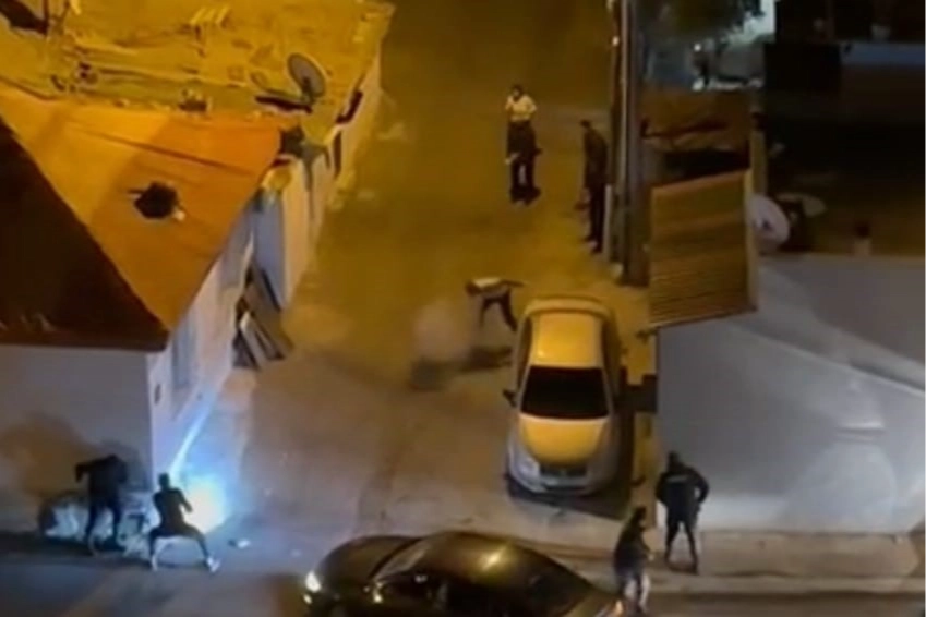 İzmir haber: Sokak ortasında pompalı tüfekle vuruldu haberinin görseli