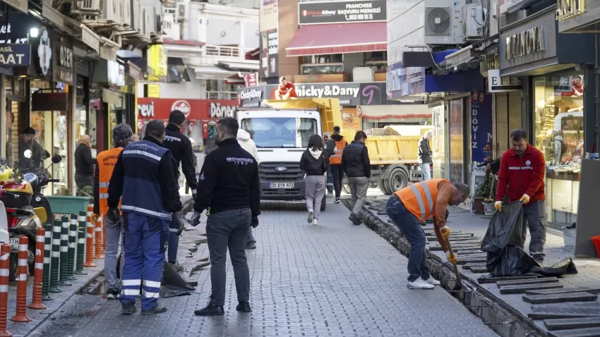 Karşıyaka'da sele karşı çalışmalar yapılıyor