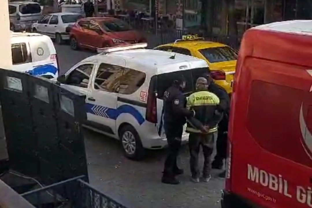 İzmir haber: 23 yıl hapis cezası bulunan dolandırıcı yakalandı haberinin görseli