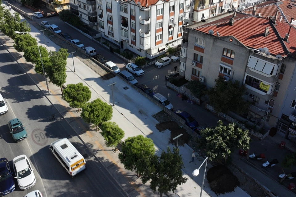 İzmir'deki 152 yıllık demir yolu betonla kapatıldı