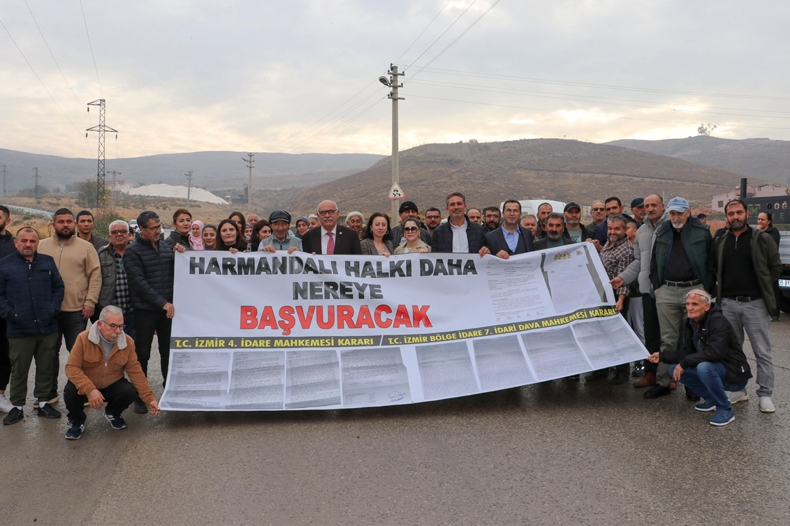 İzmir’de katı atık protestosu: Şehrin göbeğinde çöp yığını