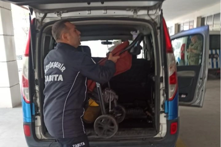 Manisa'da  zabıtadan örnek davranış haberinin görseli
