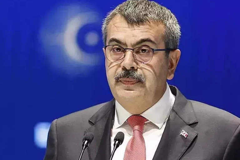 Bakan Tekin'den mülakat eleştirilerine cevap haberinin görseli