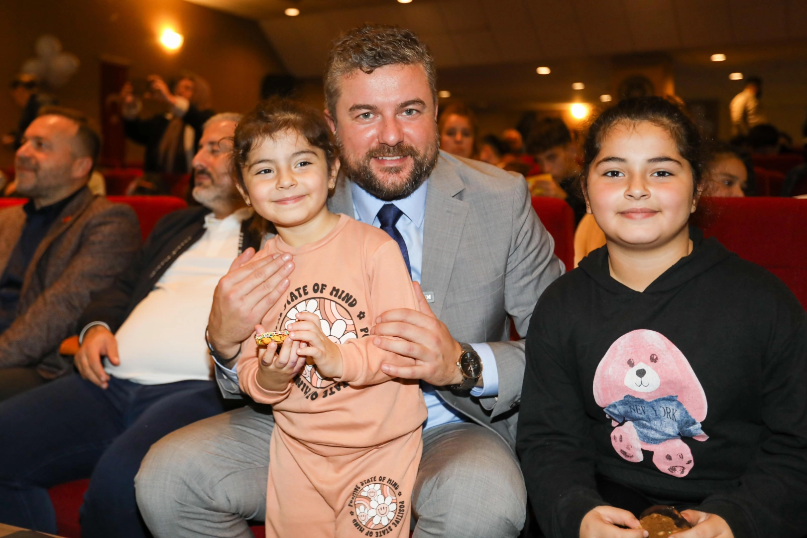 Buca Belediyesi'nden diyabetli çocuklara şeker ölçüm cihazı