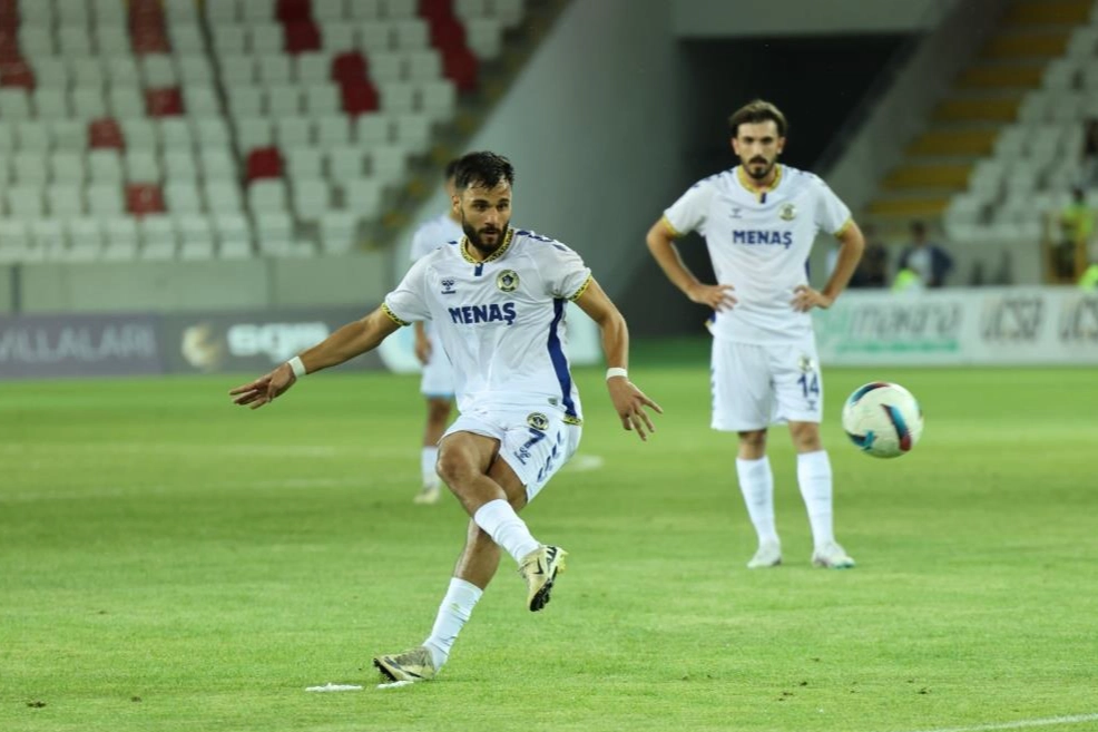 Menemen FK'nın genç yıldızı Burak Yeşilay sakatlandı