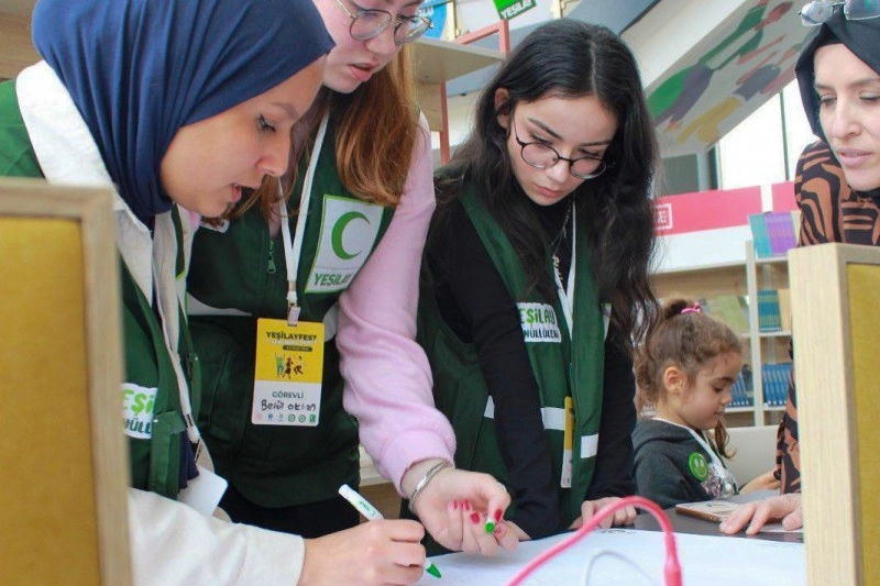 UBÜ Genç Yeşilay Topluluğu'nun 'Umut Atölyesi' Projesi, ÜNİDES Programı'ndan destek aldı