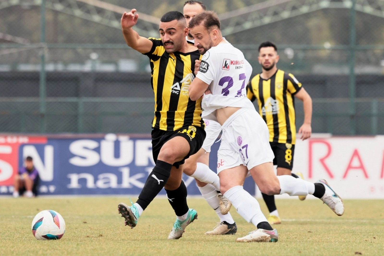 Aliağa Futbol sahasında berabere kaldı