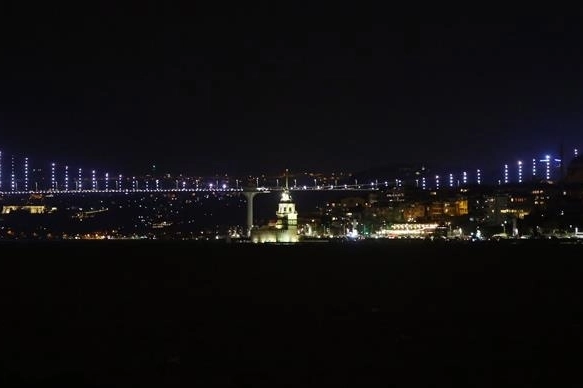 İstanbul Boğazı çift yönlü olarak gemi trafiğine kapatıldı