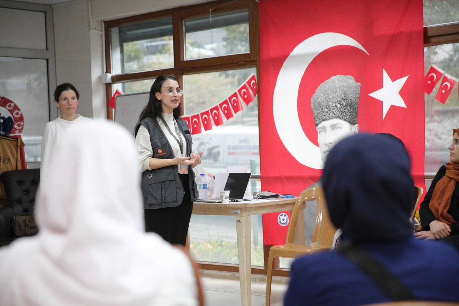 Konak'ta kadınlara şiddete karşı hakları anlatıldı