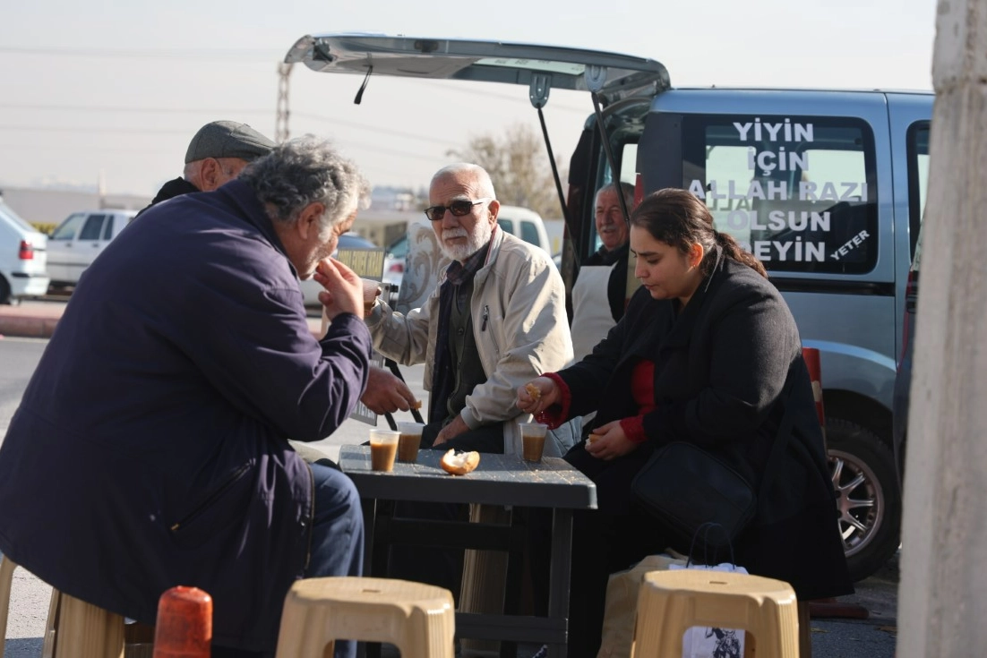 7 yıldır hastane önünde hayır için çorba dağıtıyor