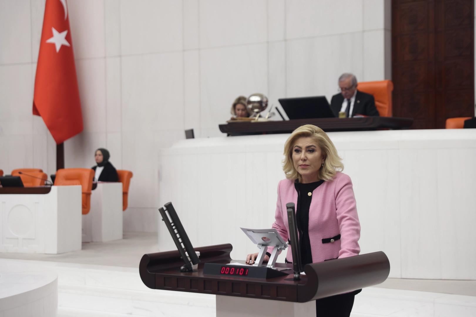 AK Parti’li Bursalı’dan İZSU’nun su zammına sert tepki haberinin görseli