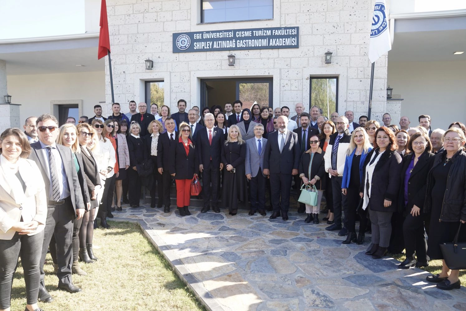 Ege Üniversitesi Çeşme Turizm Fakültesi Shipley-Altındağ öğrenci yurdu açıldı