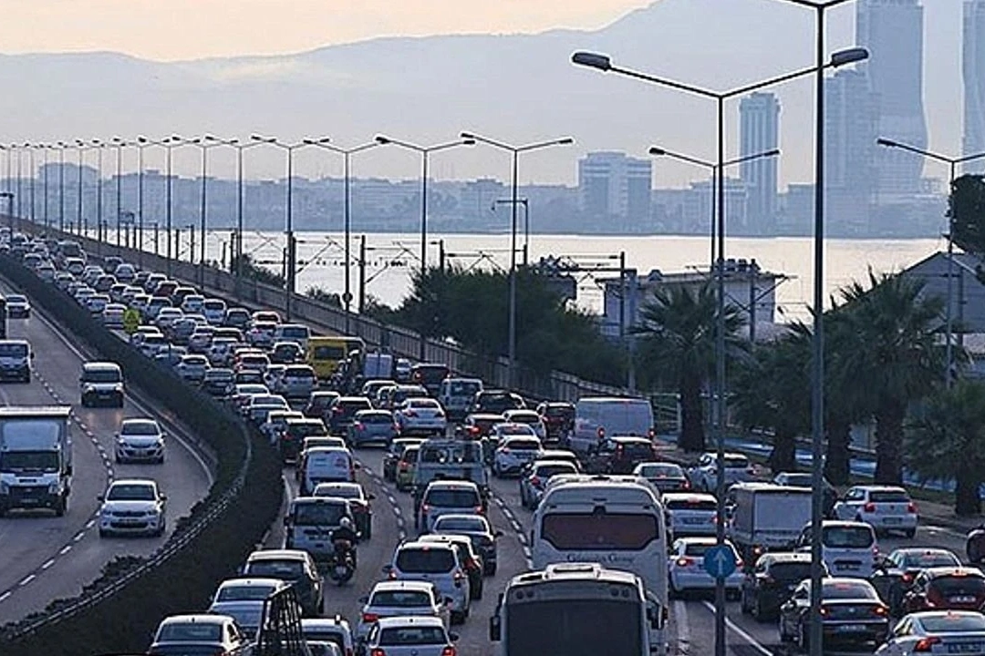 TÜİK açıkladı! İzmir’de trafiğe kayıtlı kaç araç var?