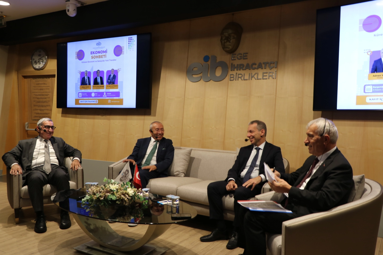Türkiye’nin sanayi ve ekonomik geleceği İzmir’de tartışıldı haberinin görseli