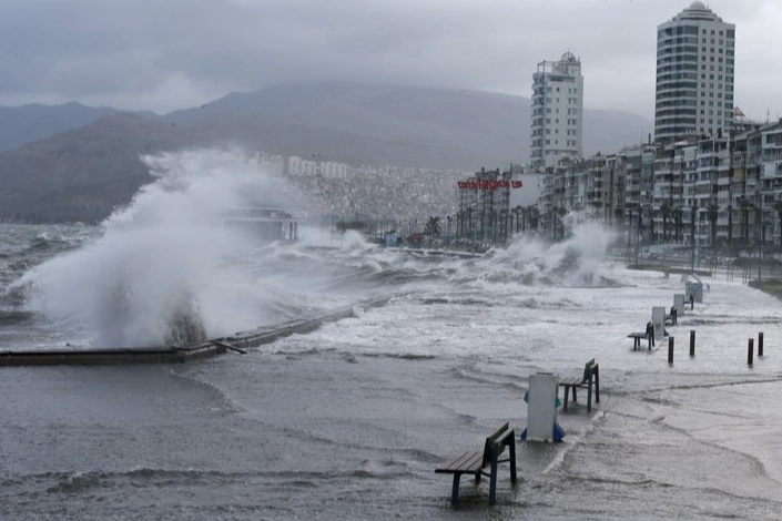 İzmir Valiliğinden uyarı: Ege Denizi'nin kuzeyinde fırtına bekleniyor!