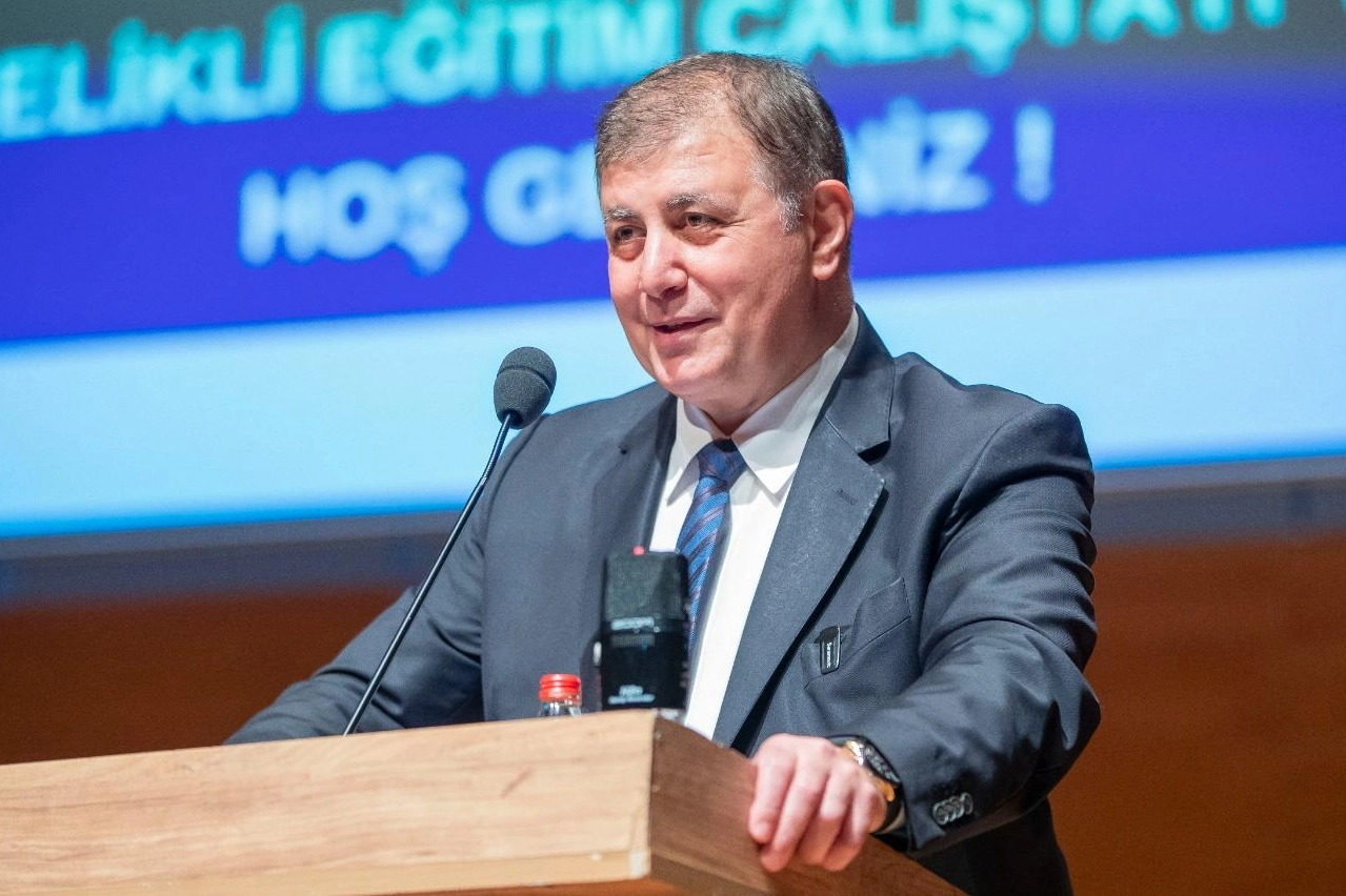 Başkan Tugay: Eğitim emekçilerinin yanında olacağız haberinin görseli