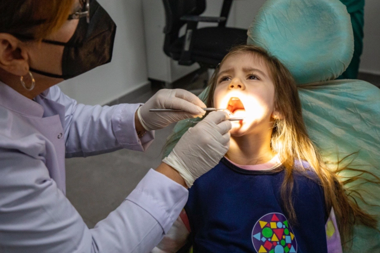 Karşıyakalı çocuklara ağız ve diş taraması  haberinin görseli