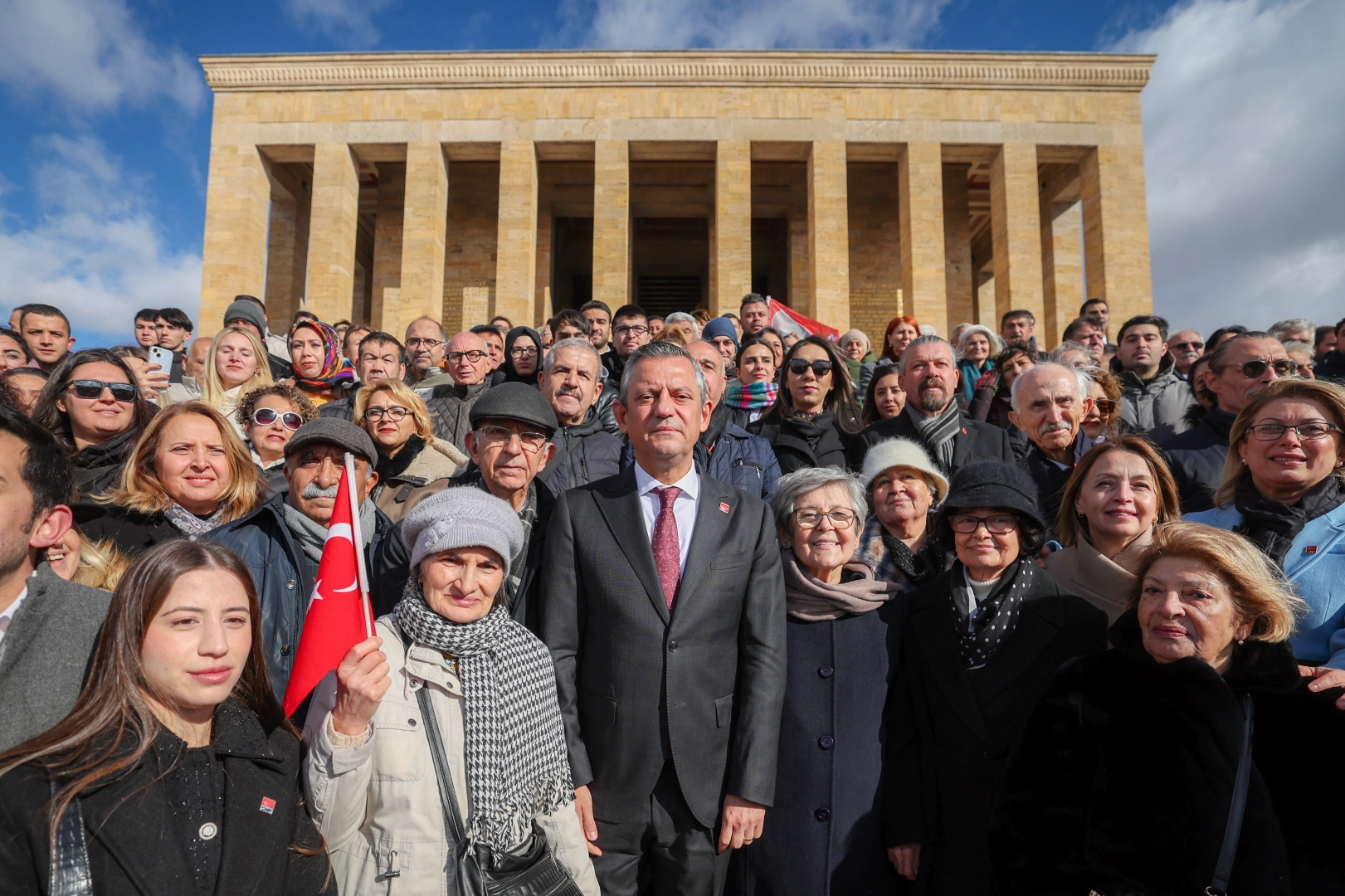 Özgür Özel’den Öğretmenler Günü’nde Anıtkabir’e ziyaret