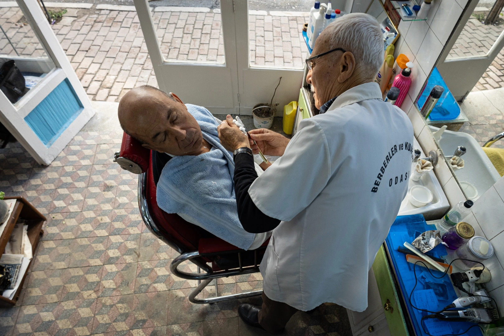 İzmir’de berberliğe adanan bir ömür