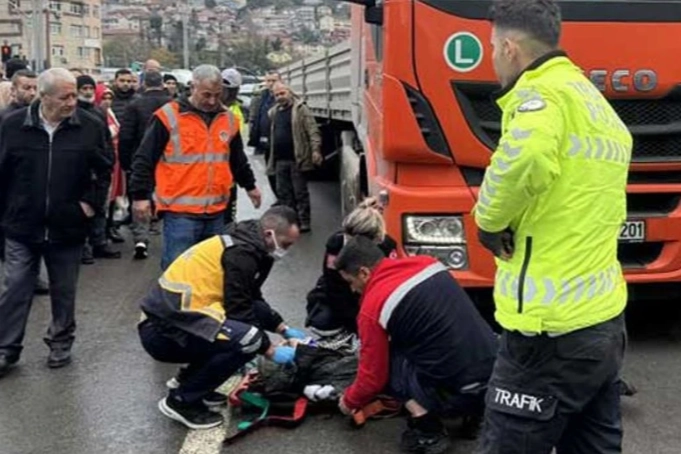 Yolun karşısına geçmeye çalışan gazeteciye tır çarptı!