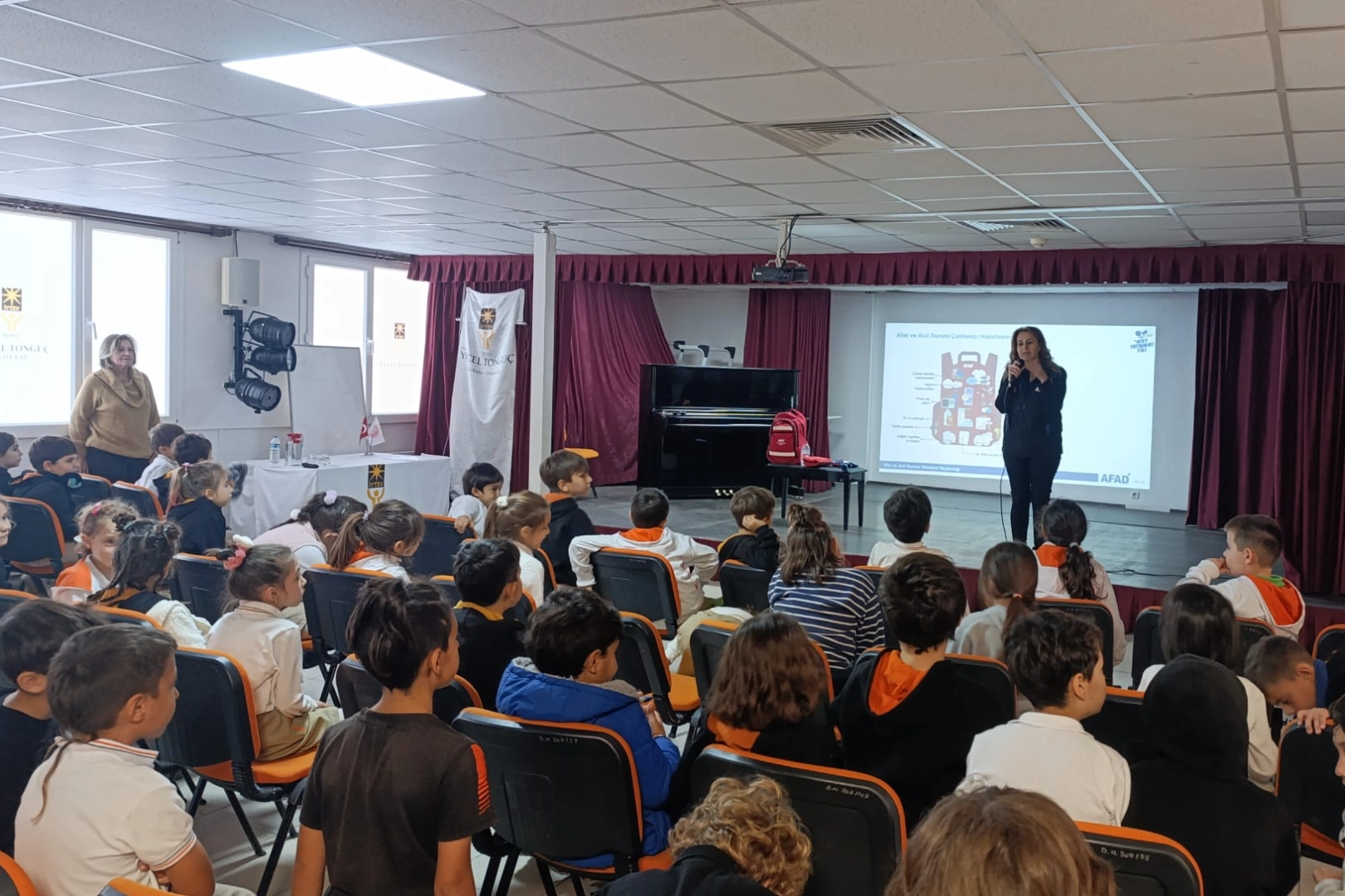 Urla’da öğrenciler ve öğretmenler doğal afetler konusunda bilinçlendirildi haberinin görseli