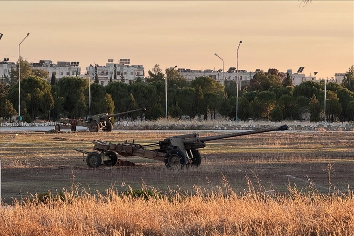 Esed rejimi karşıtı gruplar Hama'da 8 yerleşim yerini daha ele geçirdi