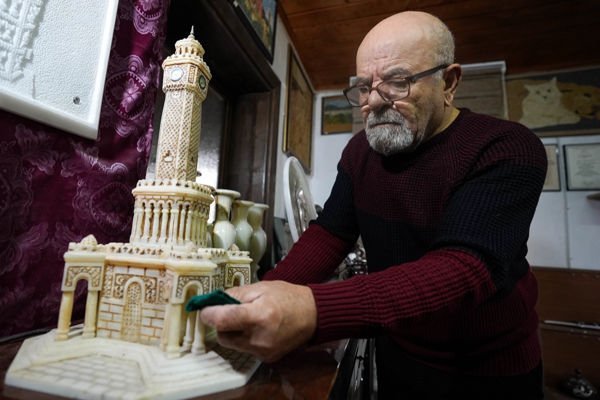 İzmirli 68 yaşındaki taş ustası, 5 Dünya harikasını mermere kazımayı hedefliyor haberinin görseli