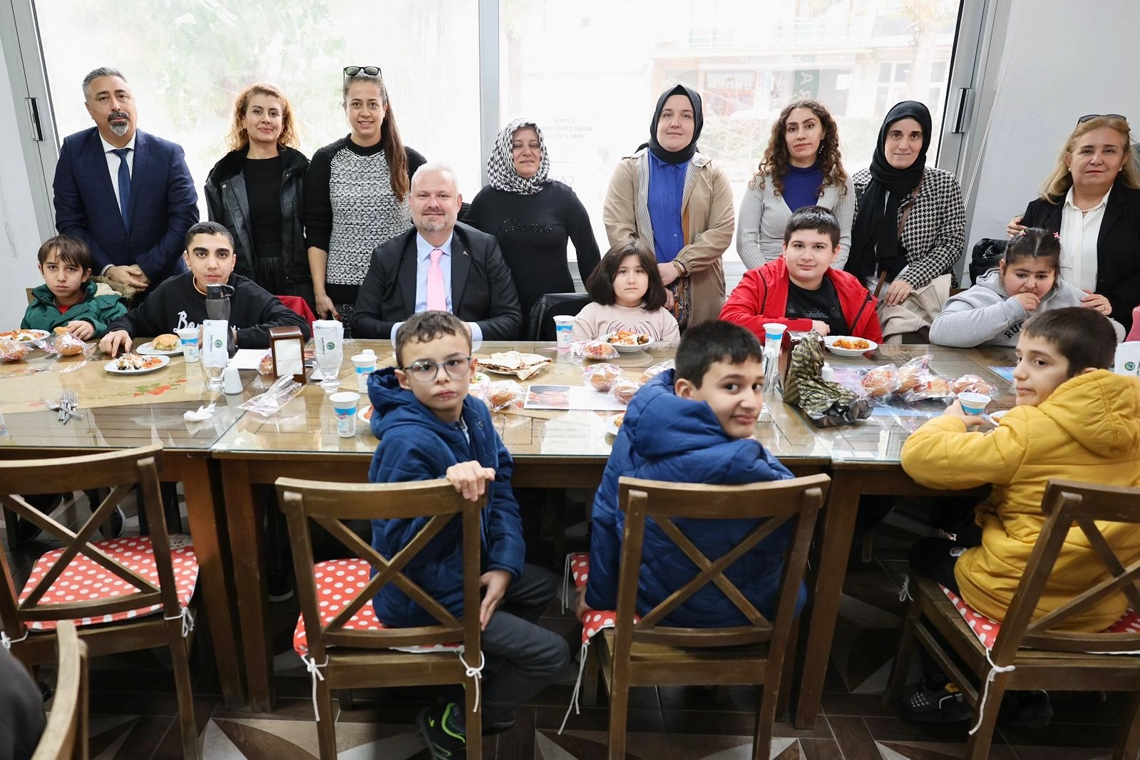 Menemen’de Dünya Engelliler Günü'ne özel ‘Özgün Ellerden İzler’ sergisi haberinin görseli