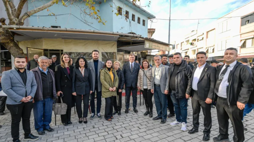  Başkan Tugay Kınık'ta fidan dağıttı