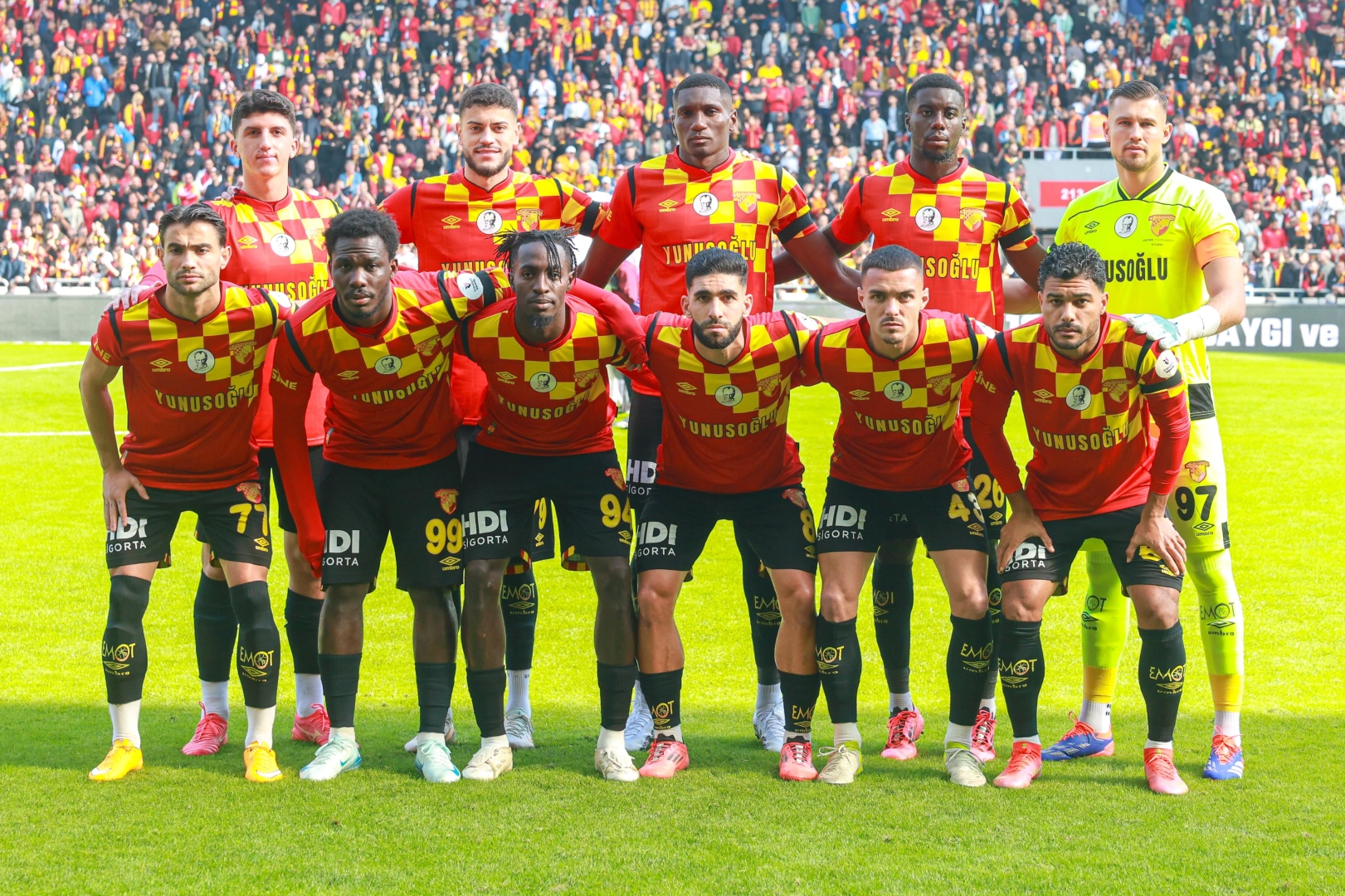 Göztepe, Adana Demirspor'u konuk ediyor