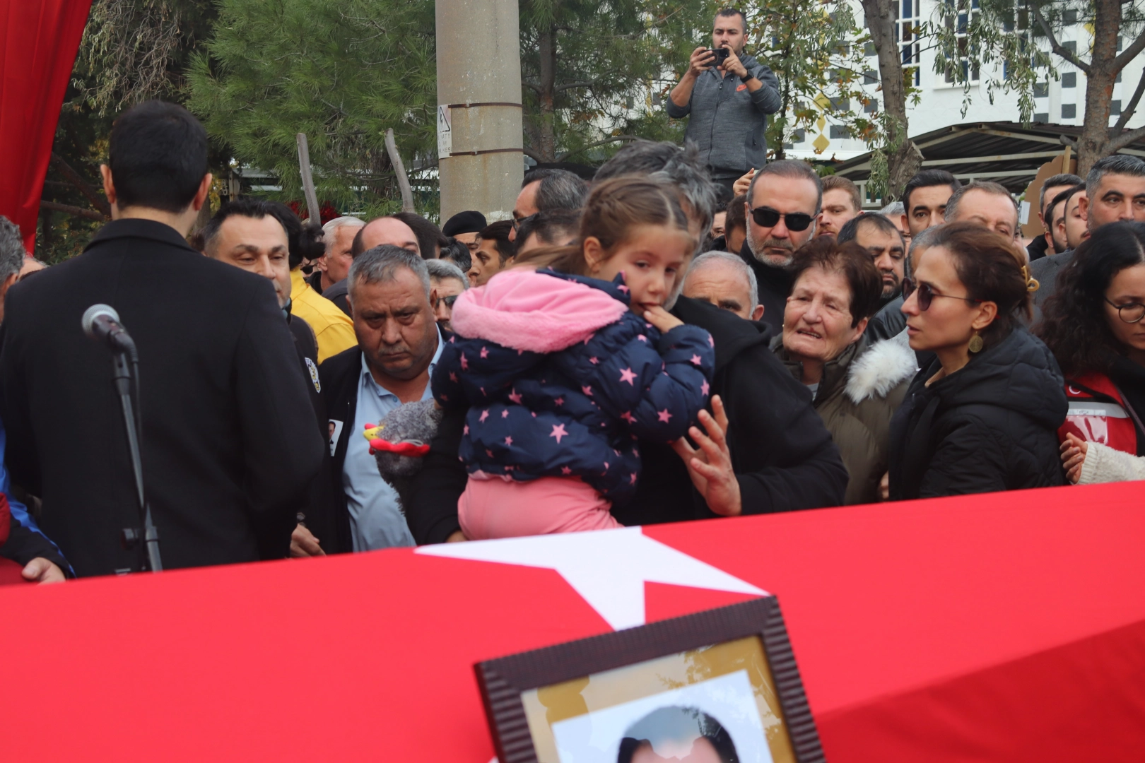 İzmir haber: Çatışmada yaralanan polis memuru şehit oldu