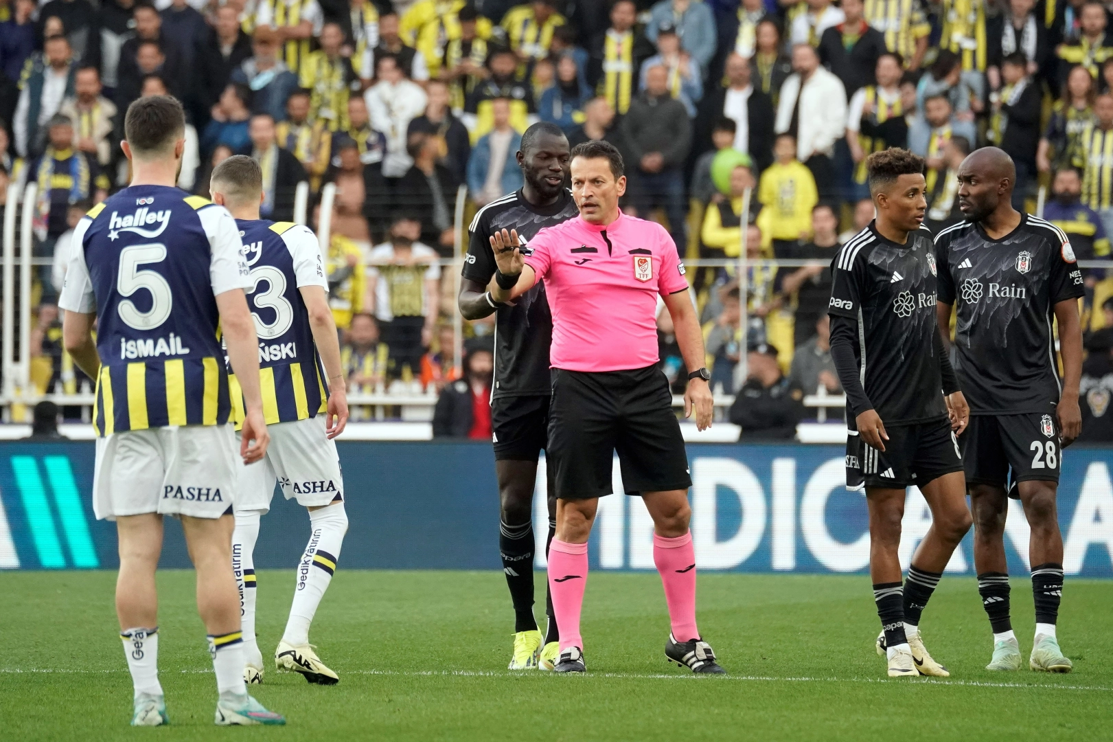 Süper Lig'in kaderini belirleyecek derbi: Gözler kalecilerin üzerinde!