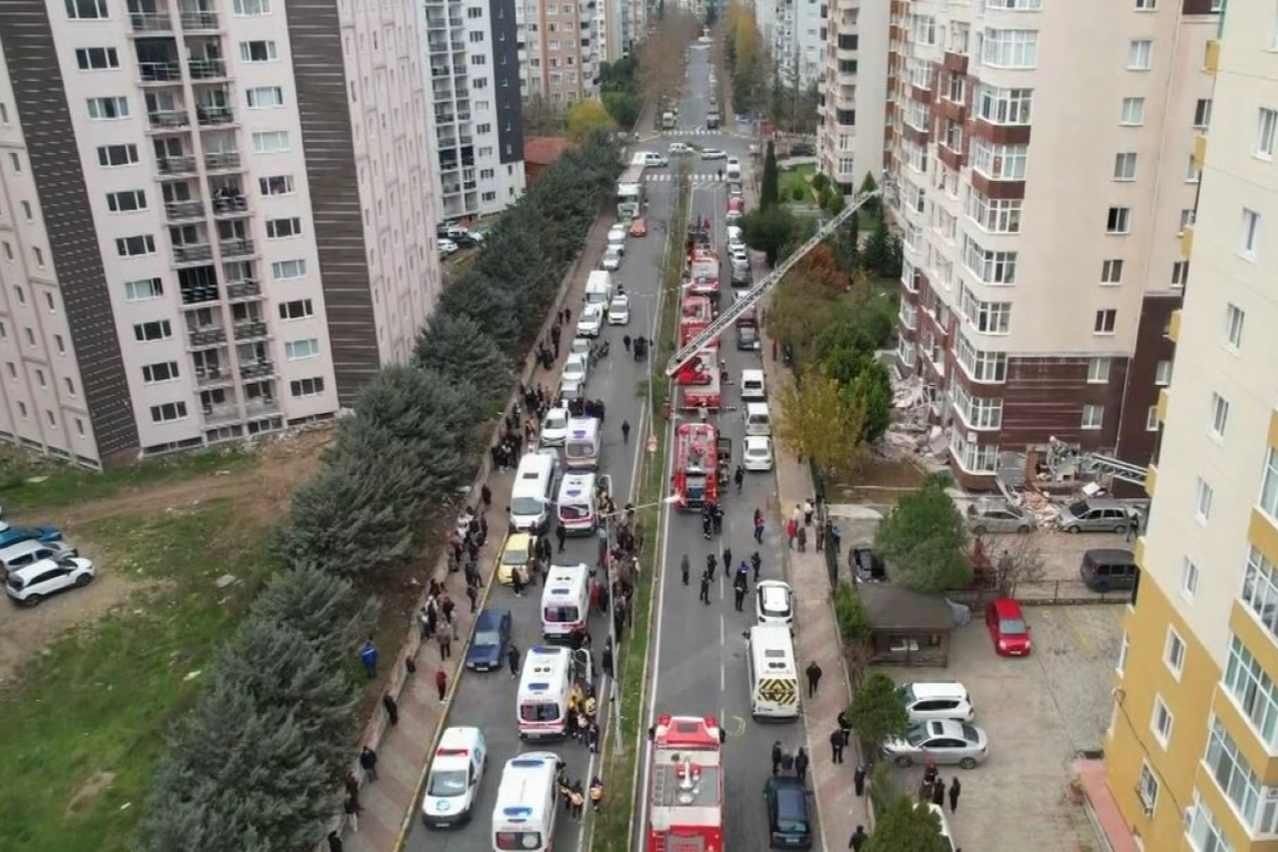 14 katlı binada patlama meydana geldi haberinin görseli