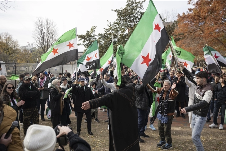 ABD'deki Suriyeliler, Beyaz Saray'ın önünde Esed rejimini protesto etti