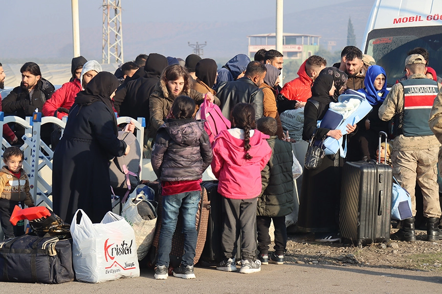 Türkiye'deki Suriyeliler ülkelerine dönüyor: Cilvegözü Sınır Kapısı'nda yoğunluk