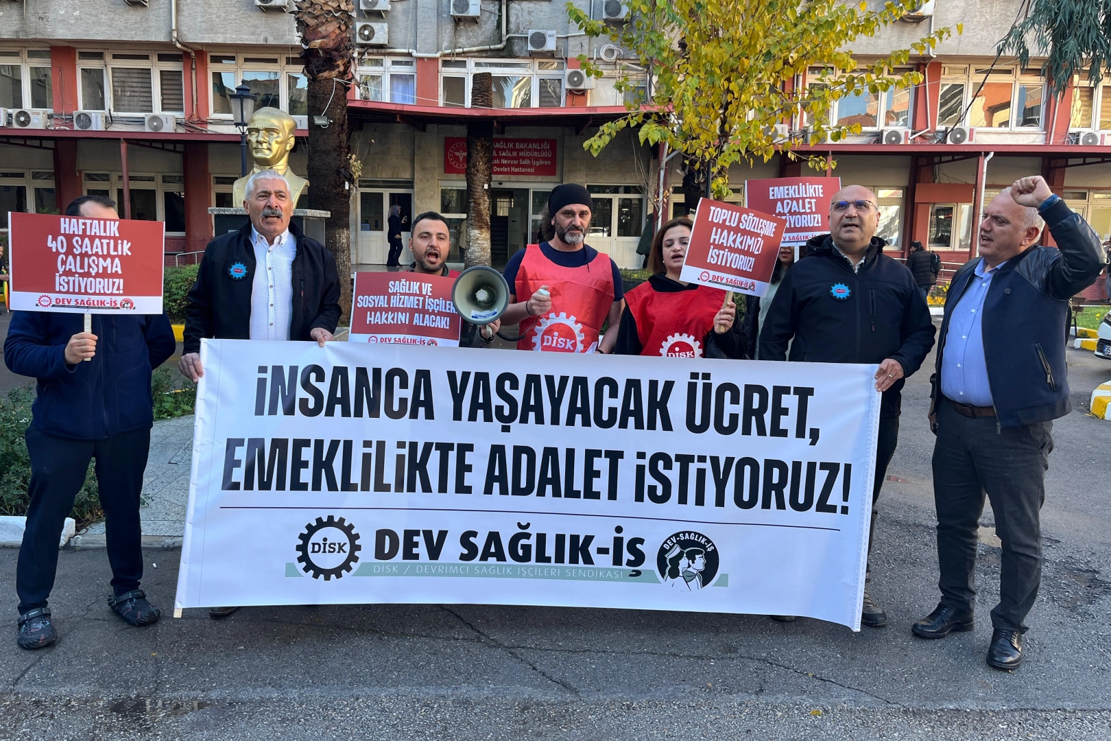 Asgari değil insanca yaşamak istiyoruz